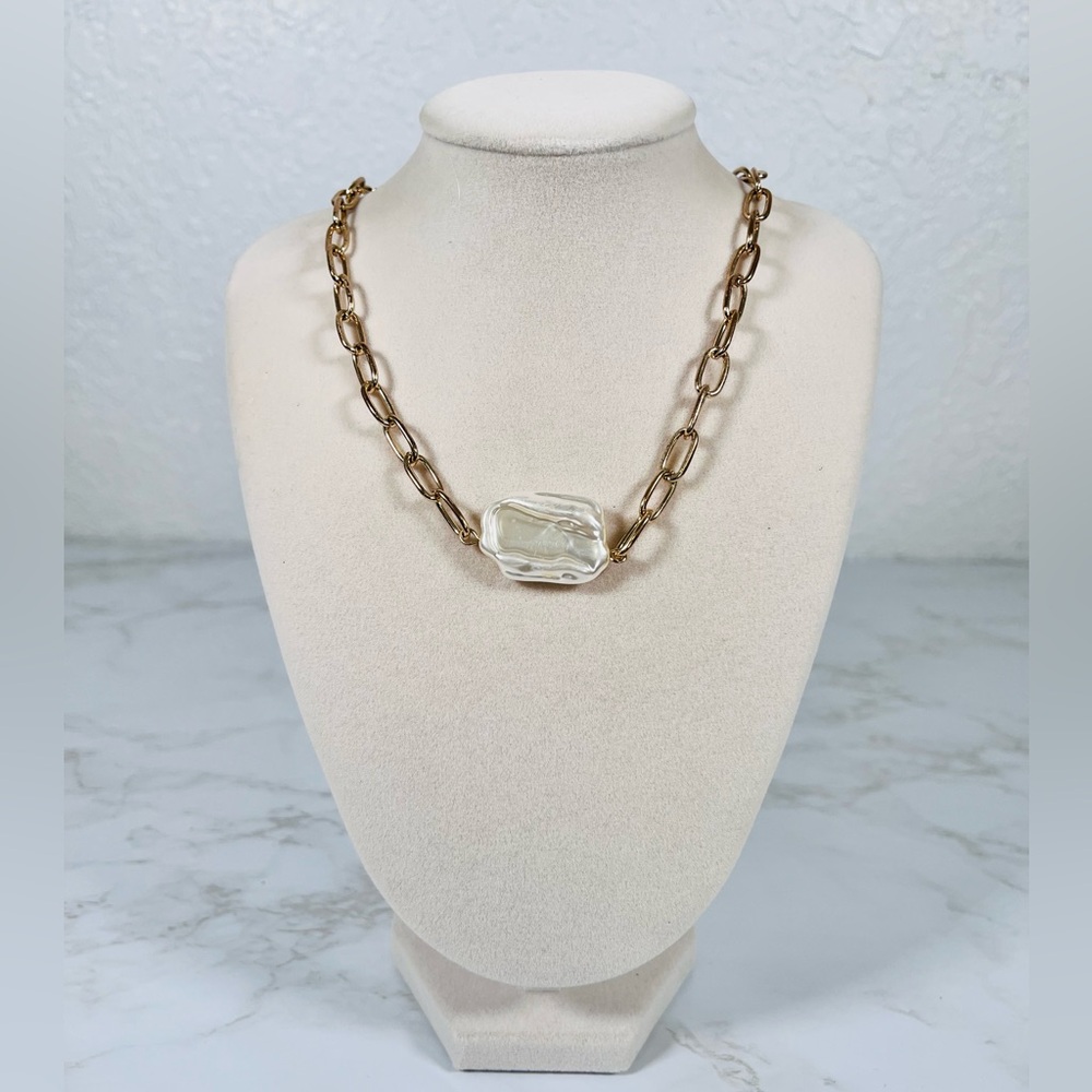 Gold Chain With Pearl Necklace - Picture 3 of 9